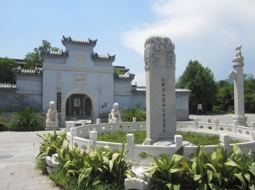 北京万安公墓都安葬哪些名人